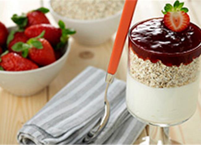 Γιαούρτι με Quaker και μαρμελάδα φράουλα Γιαούρτι με Quaker και μαρμελάδα φράουλα