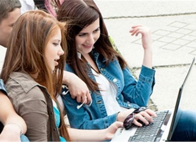 Τα παιδιά αγαπούν το Internet Τα παιδιά αγαπούν το Internet